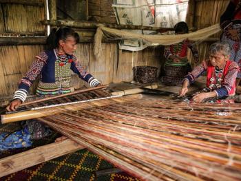 曼达雅人服饰制作